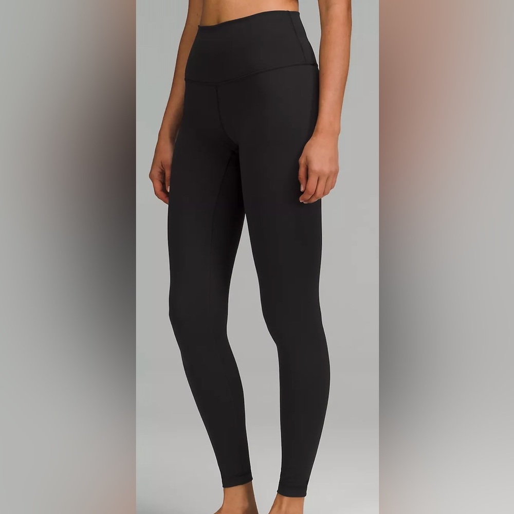 Lululemon black high rise Wunder Under leggings size 4